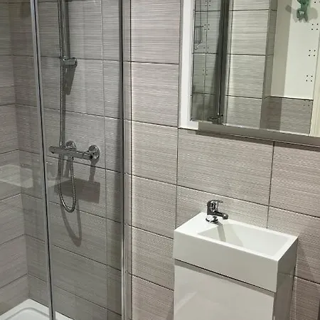 Brooklands Hideaway Apartman *