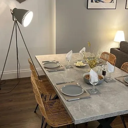 Brooklands Hideaway Apartman *