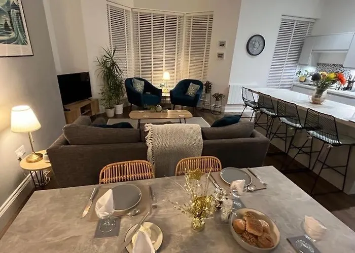 Brooklands Hideaway *