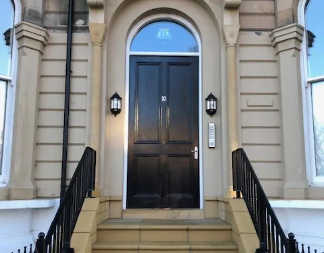 Brooklands Hideaway * Scarborough