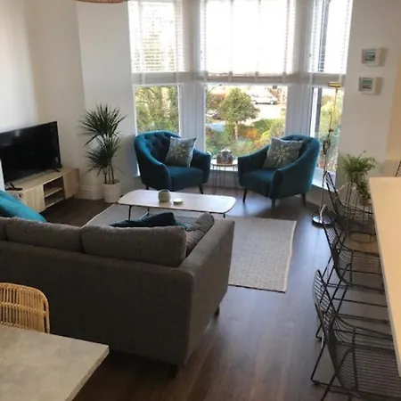 Brooklands Hideaway *